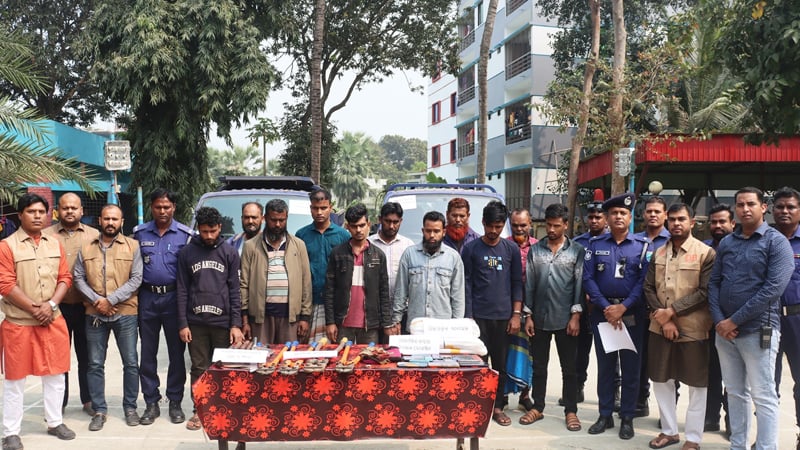 মানিকগঞ্জে রাইজিং গ্রুপের কারখানায় ডাকাতি, গ্রেপ্তার ১২